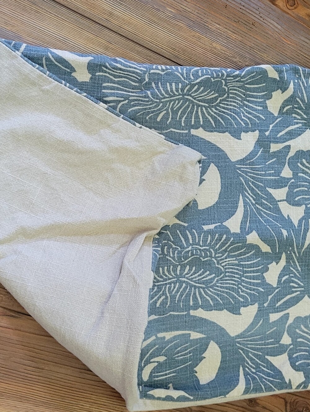 Pottery Barn Shibori Floral Pillow Cover 100% Cotton - Picture 2 of 11